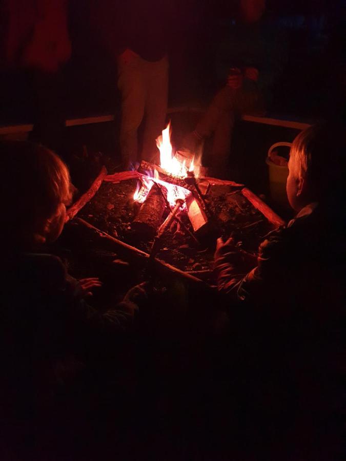Hostel And Vandrarhem Lupin Naturcamping Lagom Gräsmark Eksteriør billede