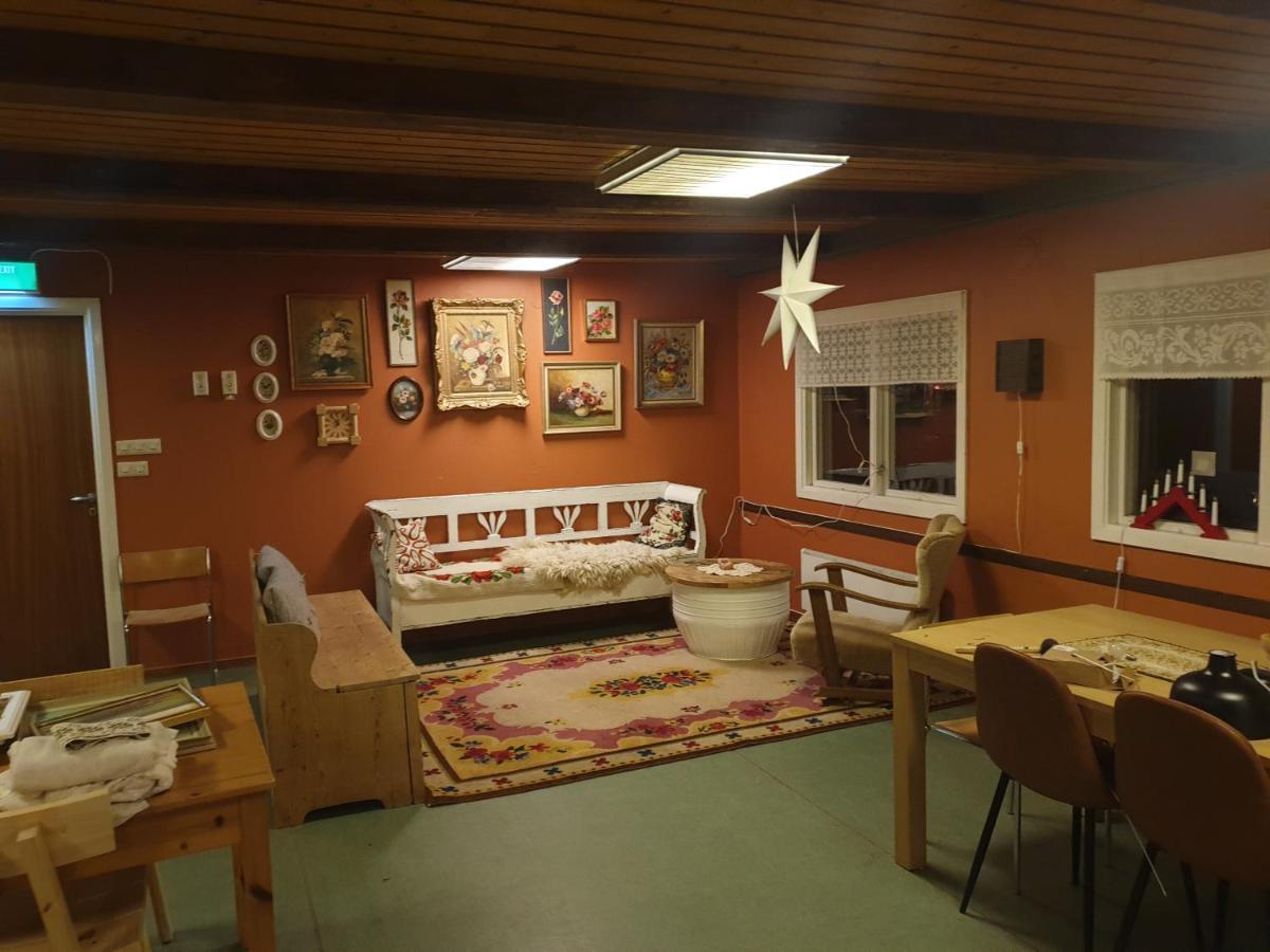 Hostel And Vandrarhem Lupin Naturcamping Lagom Gräsmark Eksteriør billede